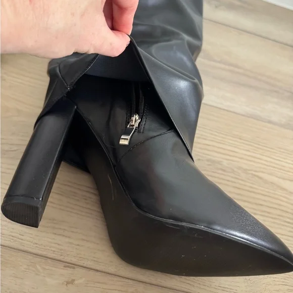 PrettyLittleThing Black Wide Fit PU Pointed Fold Over Block Heel Knee Boots - Picture 12 of 13